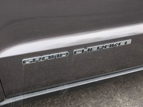 Used 2020 Jeep Grand Cherokee Limited w/ Luxury Group II image 9