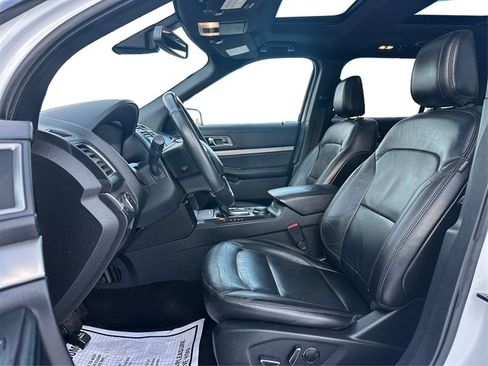 Used 2018 Ford Explorer XLT w/ Equipment Group 202A image 10
