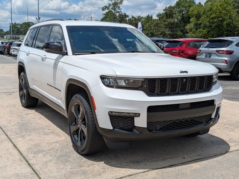 Used 2023 Jeep Grand Cherokee L Limited w/ Luxury Tech Group II image 4