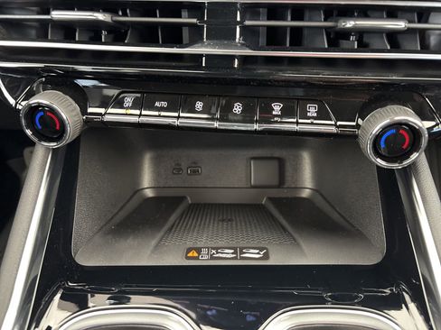 New 2026 Chevrolet Traverse RS w/ LPO, Floor Liner Package FWD image 31
