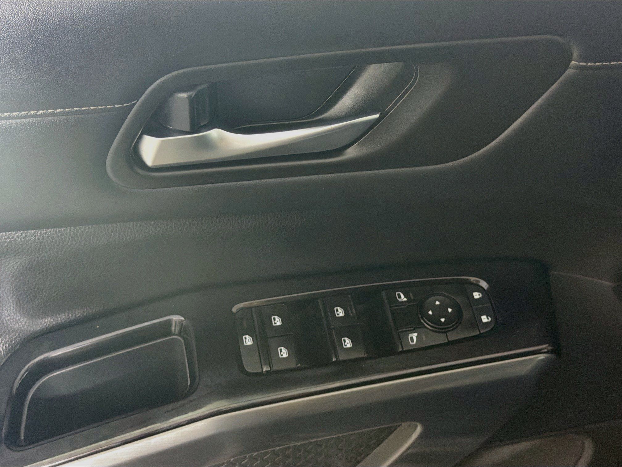 Used 2022 Nissan Pathfinder SL FWD image 15
