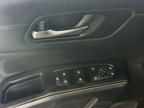 Used 2022 Nissan Pathfinder SL FWD image 15