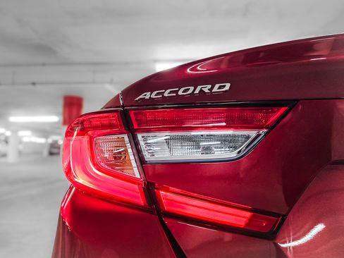 Used 2018 Honda Accord EX-L image 9