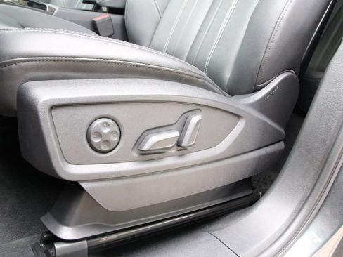 Used 2023 Audi Q5 2.0T Premium w/ Convenience Package AWD/4WD image 16