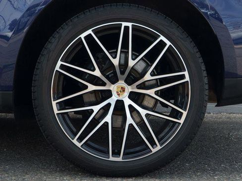 Certified 2026 Porsche Macan AWD/4WD image 13