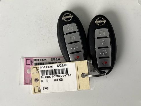 Used 2022 Nissan Pathfinder SV image 21