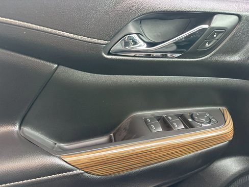 Used 2020 GMC Acadia SLE image 11