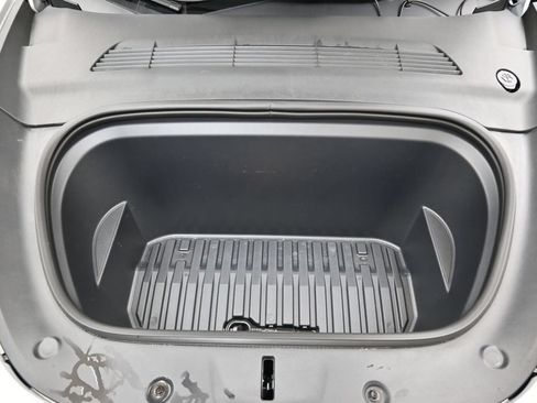 Used 2023 Tesla Model Y Long Range AWD/4WD image 9