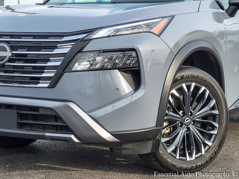 Used 2025 Nissan Rogue SL w/ Tech Package image 39