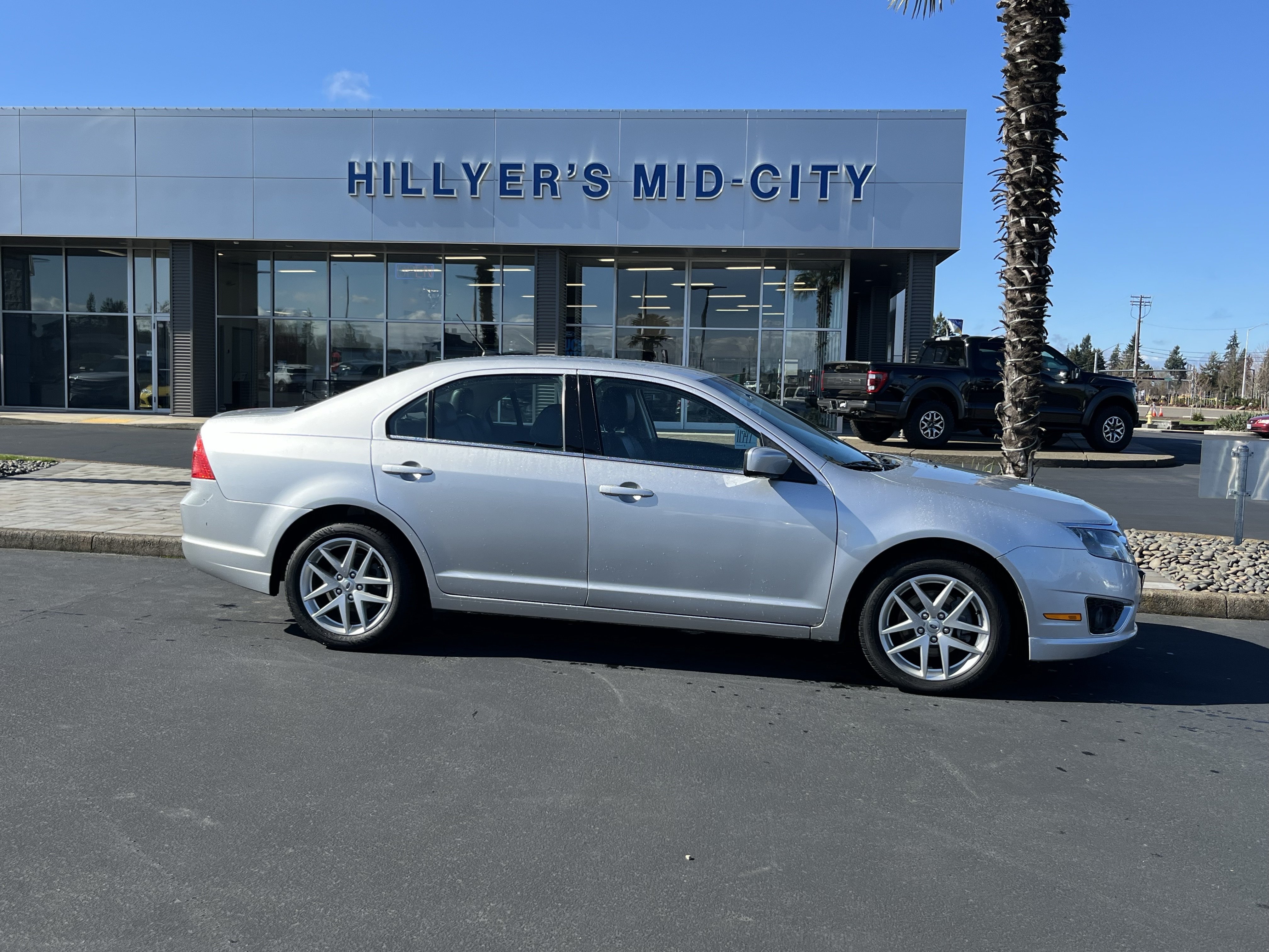 Used 2012 Ford Fusion SEL FWD image 2