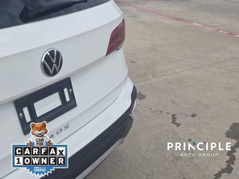 Used 2024 Volkswagen Taos SE image 9