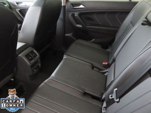 Used 2023 Volkswagen Tiguan SE w/ Panoramic Sunroof Package FWD image 24