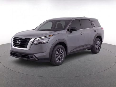 Used 2024 Nissan Pathfinder S AWD/4WD image 2