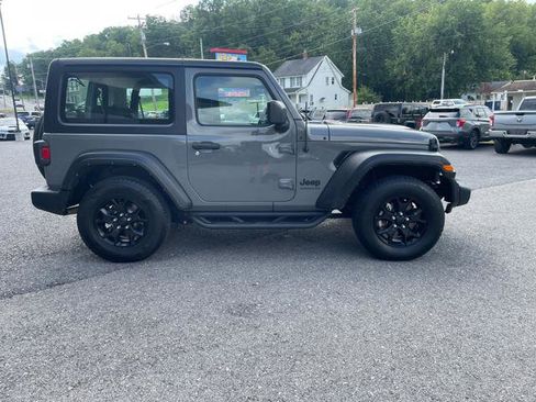 Used 2022 Jeep Wrangler Sport AWD/4WD image 9