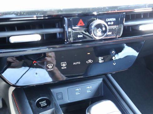 New 2026 Nissan Kicks SR image 12