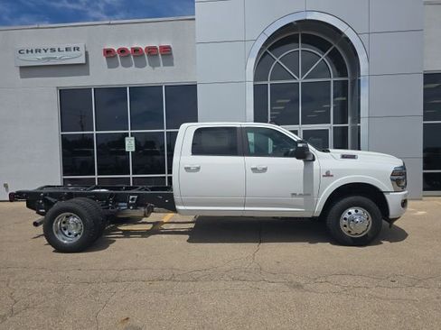 New 2026 RAM 3500 Big Horn w/ Laramie Trim Package AWD/4WD image 3