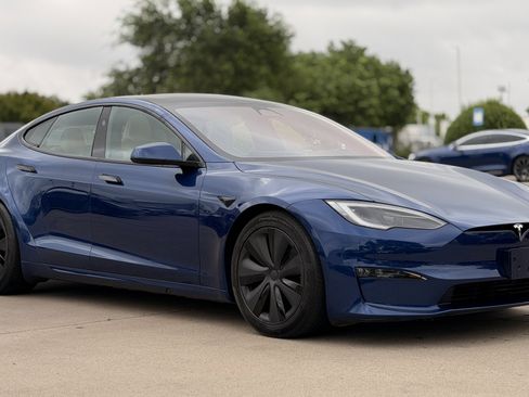 Used 2025 Tesla Model S image 1