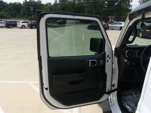 Used 2018 Jeep Wrangler Unlimited Sport S AWD/4WD image 9
