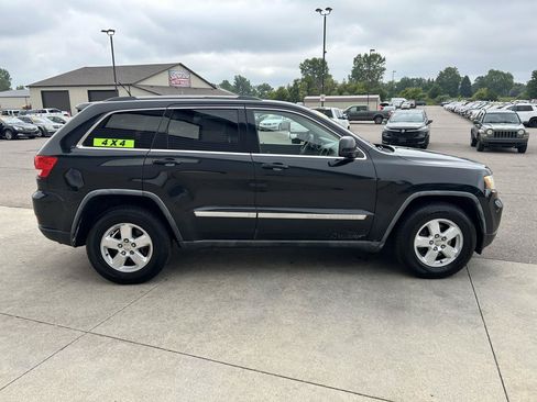 Used 2011 Jeep Grand Cherokee Laredo AWD/4WD image 4