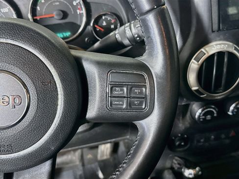 Used 2018 Jeep Wrangler Unlimited Rubicon w/ Cold Weather Group AWD/4WD image 15