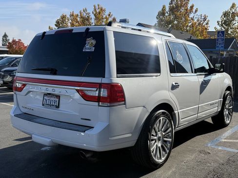 Used 2015 Lincoln Navigator 4WD image 5