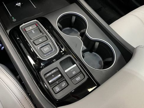 Used 2025 Honda Pilot Touring image 7