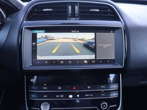 Used 2019 Jaguar XE Premium image 31