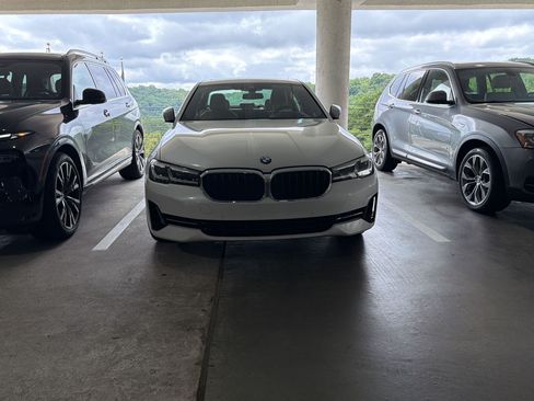 Certified 2023 BMW 530i w/ Premium Package RWD image 3