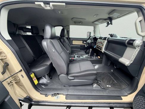 Used 2012 Toyota FJ Cruiser 4WD w/ Upgrade Pkg image 25