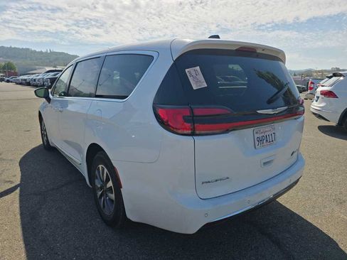 Used 2023 Chrysler Pacifica Limited FWD image 9