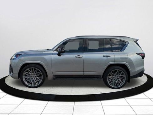 Used 2022 Lexus LX 600 4WD w/ Appearance Package image 7