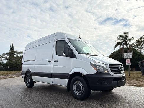 Used 2017 Mercedes-Benz Sprinter 2500 image 7