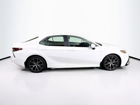 Used 2023 Toyota Camry SE image 9