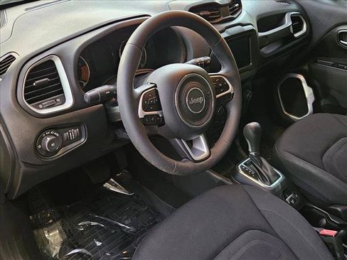 Used 2019 Jeep Renegade Latitude AWD/4WD image 10