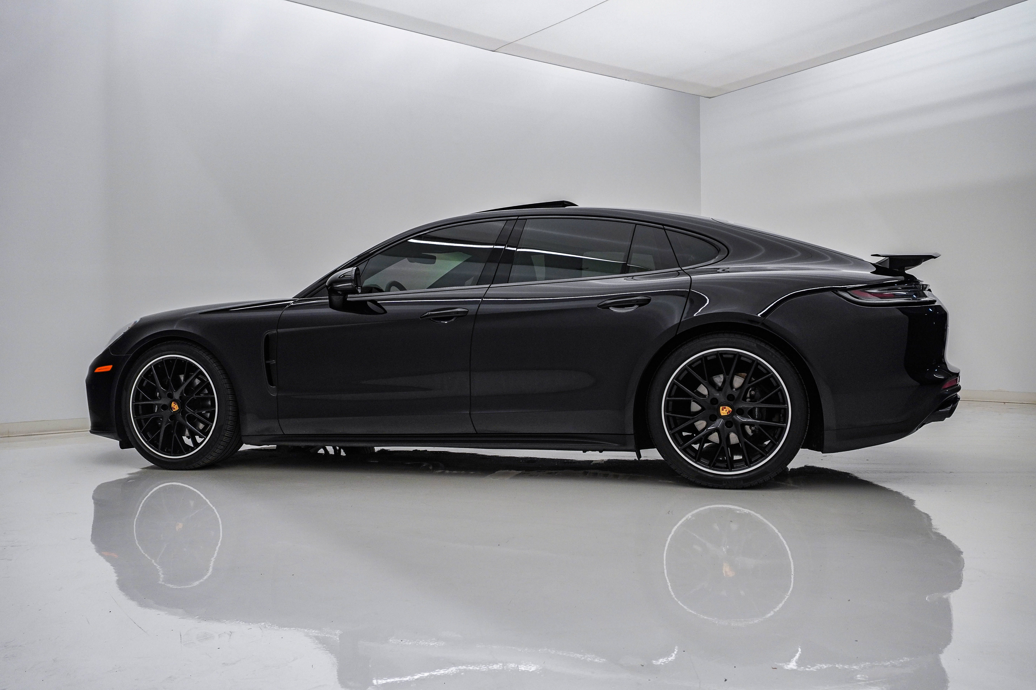 Certified 2023 Porsche Panamera image 2