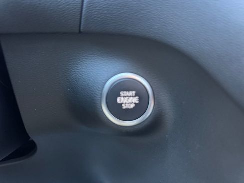 Certified 2025 Volvo XC40 B5 Core image 17