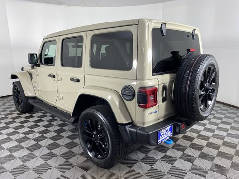 Used 2022 Jeep Wrangler Unlimited Sahara w/ Cold Weather Group image 11