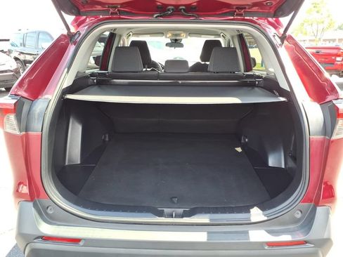 Used 2019 Toyota RAV4 LE FWD image 25
