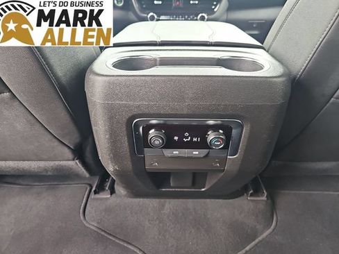 Used 2025 Chevrolet Suburban Z71 AWD/4WD image 21