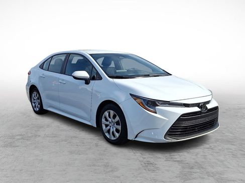 Used 2024 Toyota Corolla LE image 7