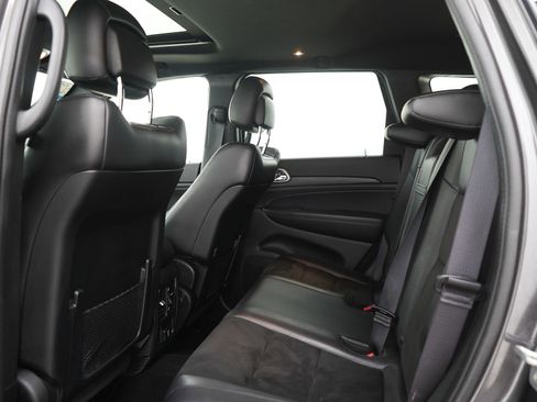 Used 2019 Jeep Grand Cherokee Altitude AWD/4WD image 12