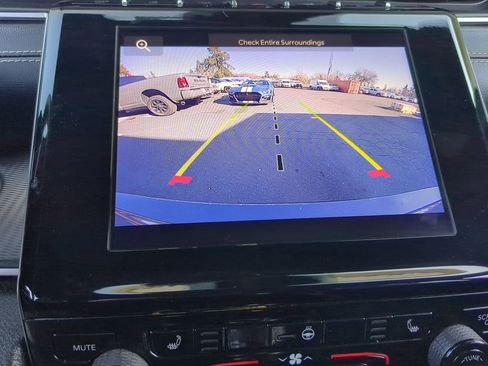 Used 2023 Jeep Grand Cherokee L Altitude image 17