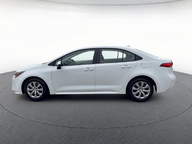 Used 2025 Toyota Corolla LE w/ Convenience Package FWD image 3