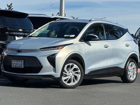 Used 2022 Chevrolet Bolt EUV LT w/ Comfort Package image 9