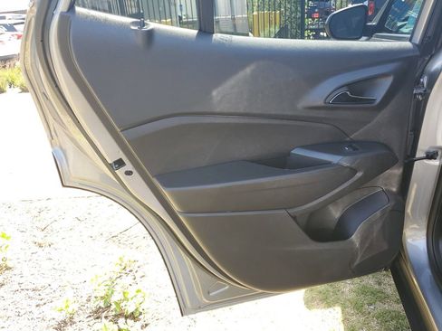 Used 2025 Chevrolet Trax LT w/ LT Convenience Package image 16