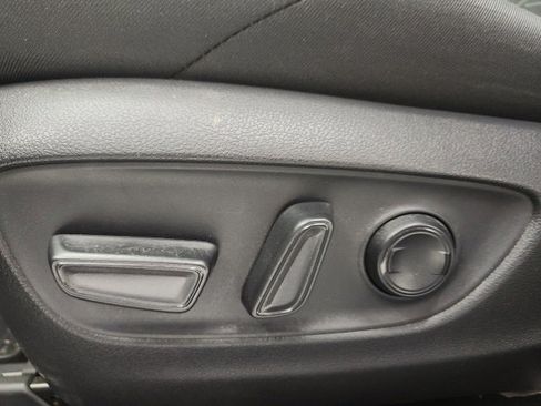 Used 2022 Toyota RAV4 SE image 14