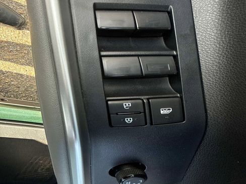 Used 2024 Toyota Highlander LE image 18