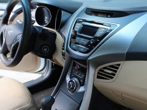 Used 2013 Hyundai Elantra GLS w/ Preferred Pkg image 17