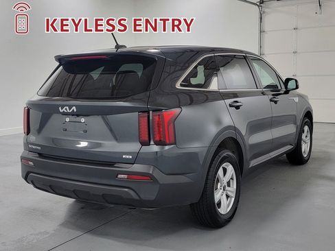 Used 2023 Kia Sorento LX AWD/4WD image 9
