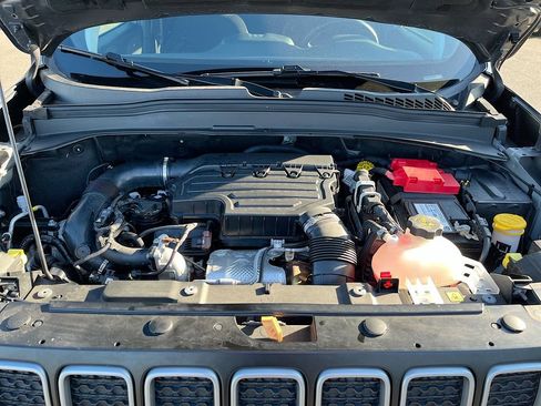 Used 2023 Jeep Renegade Latitude w/ Premium Group AWD/4WD image 28